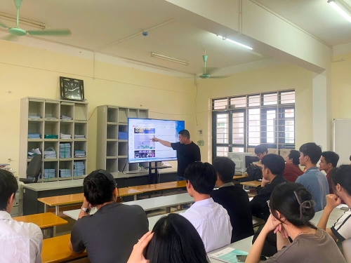 Nhóm nghiên cứu Vật lý và Giáo dục STEAM tổ chức Seminar tháng 5 năm học 2024 – 2025