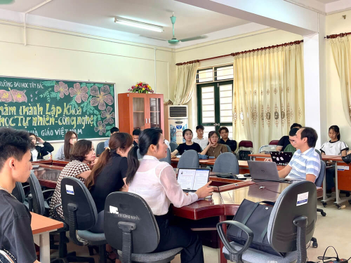 Bộ môn Vật lý tổ chức thành công buổi seminar tháng 4/2026 với chủ đề “Từ năng lượng xanh đến thế giới hạt cơ bản”