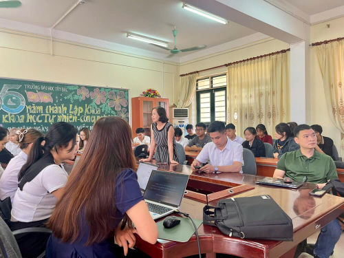 Bộ môn Vật lý tổ chức seminar: “Giáo dục STEM trong chương trình phổ thông mới và phương pháp thống kê moment trong vật lý hiện đại”